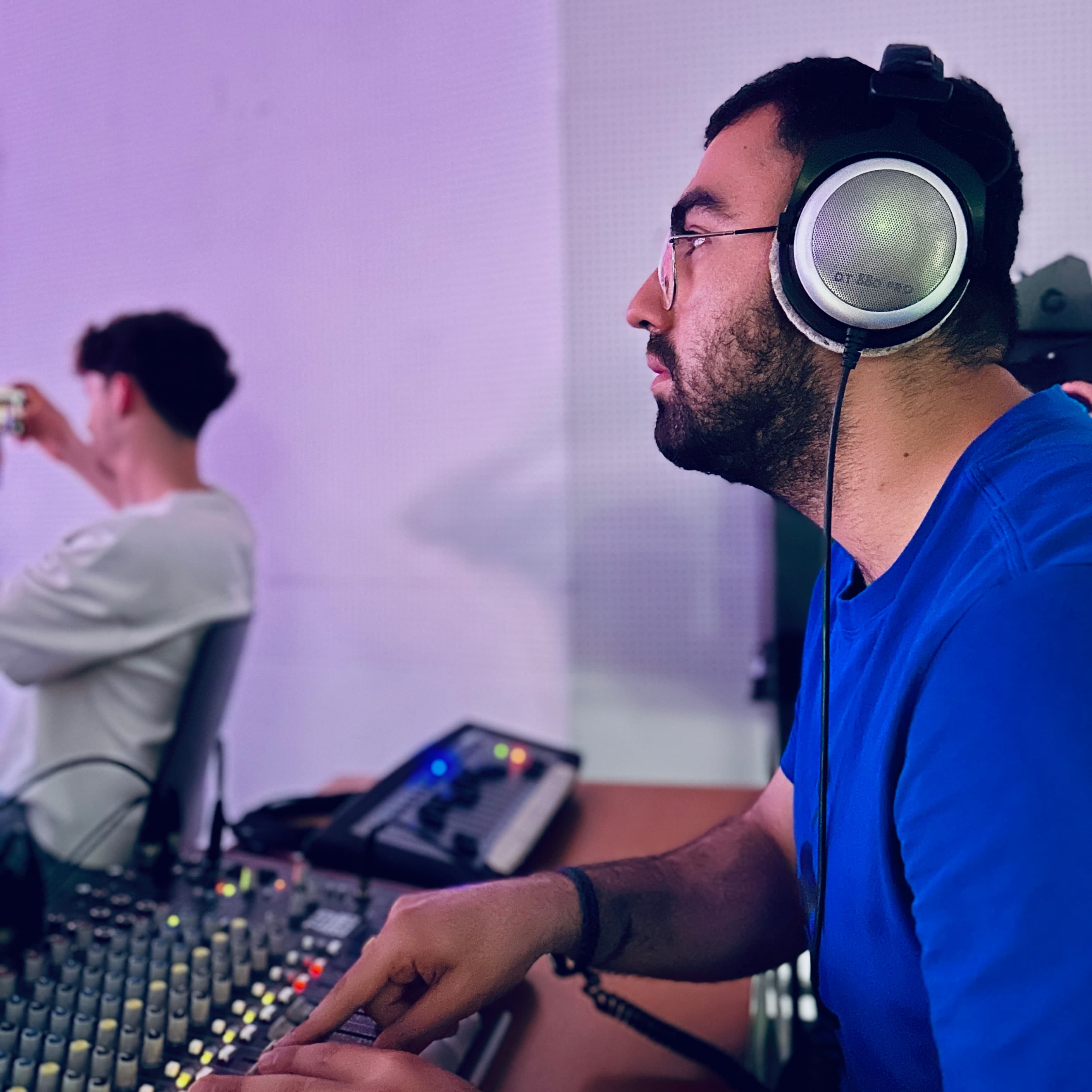 Cryotone working at a mixing console